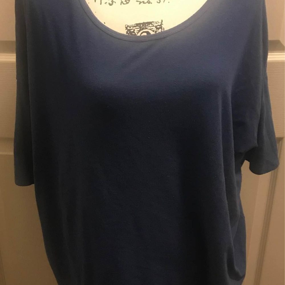 Women’s plus size 2xl navy blue Lularoe top
